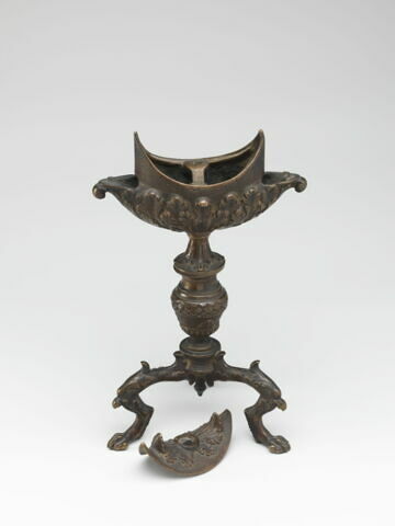 Lampe dont le couvercle est surmonté d'une demi figure de Minerve, image 4/5