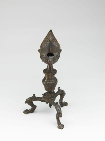 Lampe dont le couvercle est surmonté d'une demi figure de Minerve, image 5/5