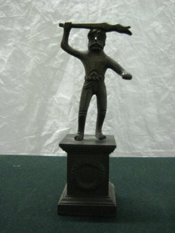 Statuette : guerrier armé d'une massue, image 1/1