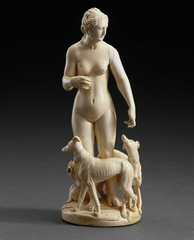 Statuette : Diane, un putto et deux chiens, image 5/8