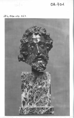 Statuette : tête d'homme, image 1/1