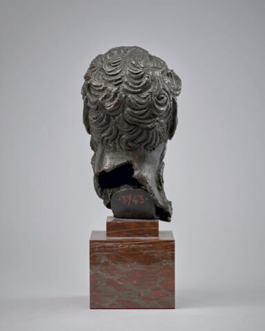 élément de fontaine ? : tête d'homme, image 2/4