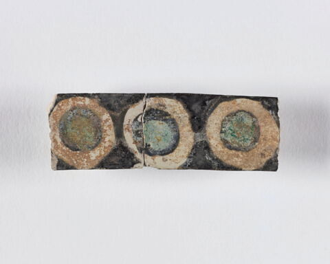 Fragment de baguette de revêtement mural, image 1/2