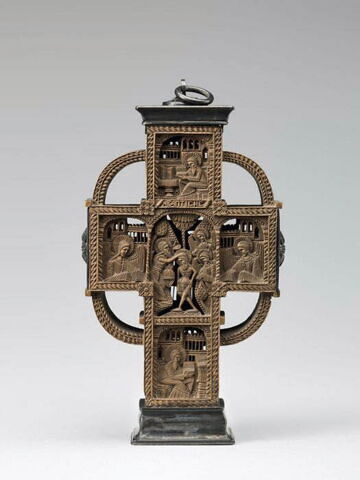 Croix grecque sculptée à jour, image 1/3