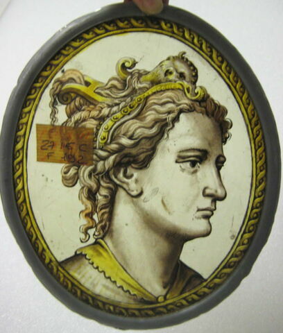 Vitrail : buste de femme tournée vers la droite, image 1/1
