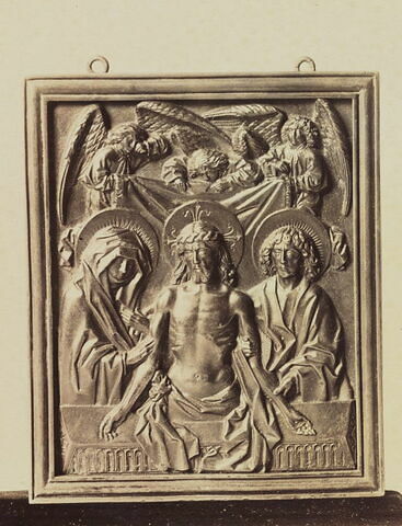 Plaquette : le Christ au tombeau entre la Vierge et saint Jean, image 3/3