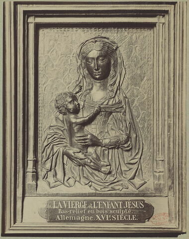 Bas-relief : la Vierge et l'Enfant