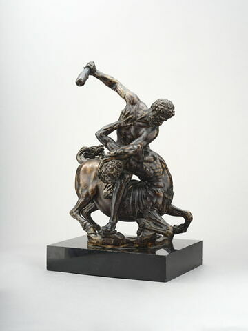 Groupe sculpté : Hercule et le Centaure