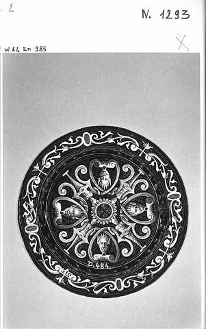Assiette : Le Mois d'avril, d'un ensemble de neuf assiettes, Les Mois (N 1290 à N 1298), image 6/6