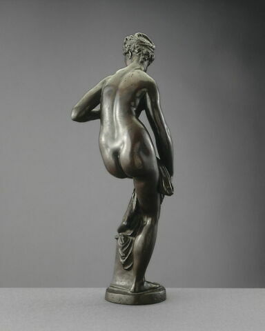 Statuette : Vénus sortant du bain, image 4/4