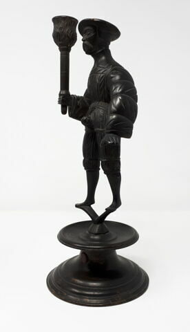 Chandelier : homme tenant une torche, image 3/4