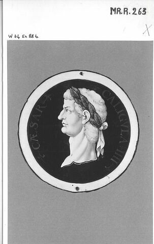 Médaillon : Caligula , d'une série de quatre médaillons "Empereurs" (MRR 260, MRR 264, MRR 269)