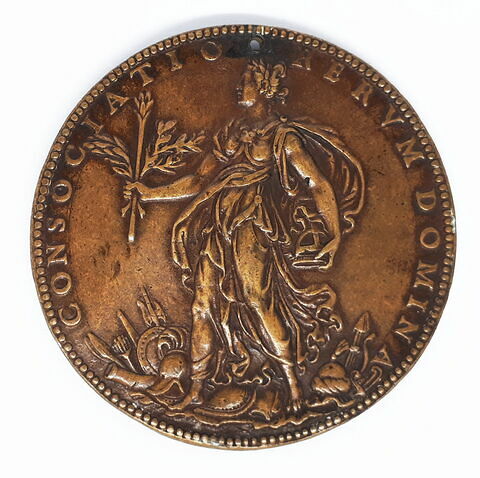 Médaille : Marie d'Autriche / la paix foulant au pied des armes, image 2/2