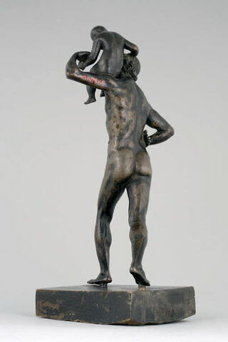Statuette : homme portant un enfant sur son épaule, image 4/10