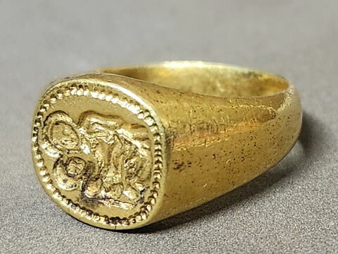 Bague : buste de Vierge à l'Enfant