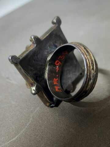 Bague à chaton pyramidal, image 4/5