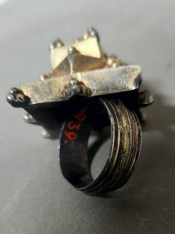 Bague à chaton pyramidal, image 5/5