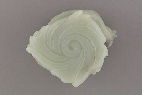 Petit vase en jade avec couvercle, image 2/10