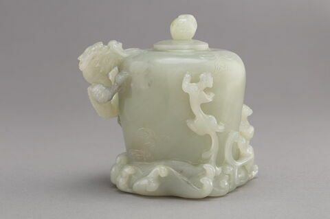 Petit vase en jade avec couvercle, image 3/10