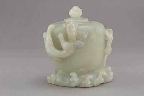 Petit vase en jade avec couvercle, image 5/10