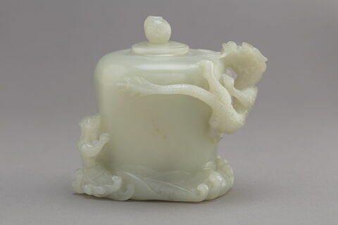 Petit vase en jade avec couvercle, image 7/10