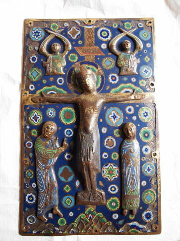 Plat de reliure ou plaque de châsse : Crucifixion avec figure d'applique du Christ couronné