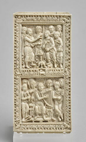Plaque de reliure du psautier de Dagulf : David ordonnant la rédaction des Psaumes puis les chantant, image 2/5