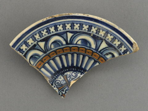 Fragment du fond d'une coupe, image 1/3