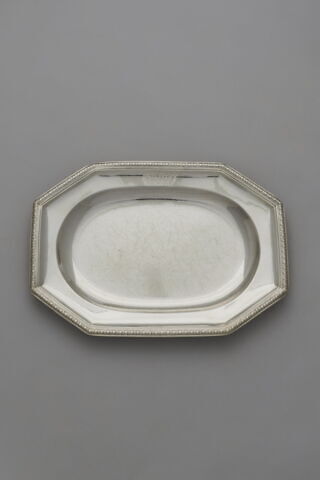 Plat long octogonal (d'une paire)