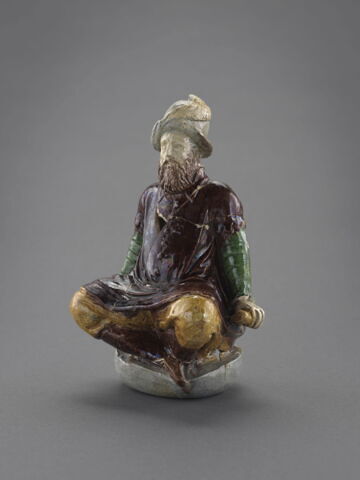 Statuette : personnage masculin assis, image 1/7