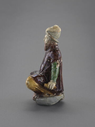 Statuette : personnage masculin assis, image 5/7