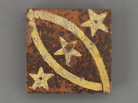 Carreau : trois étoiles et un fragment d'entrelacs, image 1/3