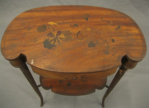 Table rognon plaquée de satiné de style Louis XV, image 10/13