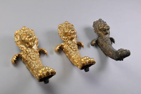 Pied de meuble d'un groupe de trois, image 2/7