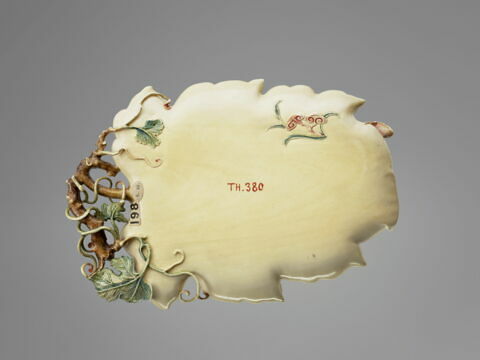 Plateau en forme de feuille de vigne, image 2/2