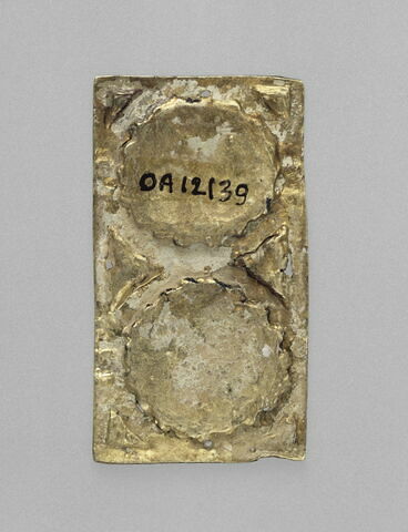 Plaque rectangulaire en émail cloisonné sur or à décor de deux rosaces, image 2/2