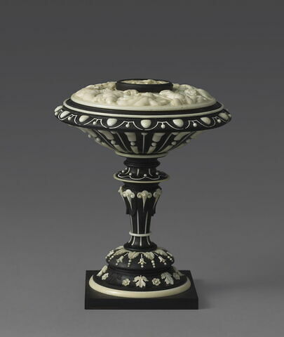Coupe couverte avec des putti chassant le sanglier, image 5/6