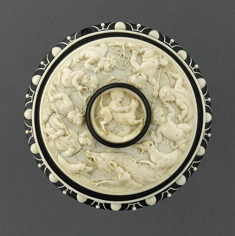 Coupe couverte avec des putti chassant le sanglier, image 3/6