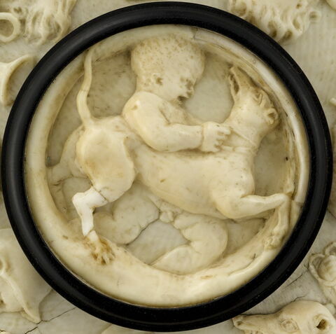 Coupe couverte avec des putti chassant le sanglier, image 4/6