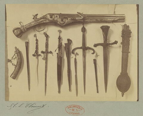 Trousse contenant 3 couteaux et une fourchette, image 3/3