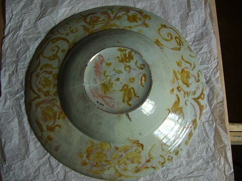 Plat rond : Deux chasseurs nus, image 3/7