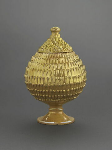Vase couvert en forme de pomme de pin