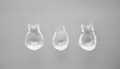 Flacon en cristal de roche : reliquaire médiéval en forme d'ampoule, image 3/7
