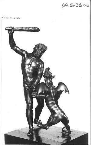 Groupe sculpté : Hercule et le dragon