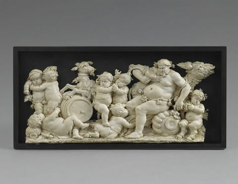 Bas-relief : Ivresse de Silène, avec quatre putti et deux satyreaux