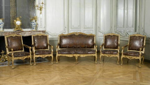 Fauteuil à la reine, d'un ensemble de huit (avec OA 10506 2, OA 10506 3, OA 10506 4, OA 10506 6, OA 10506 7, OA 10506 8, OA 10506 9, OA 10506 10) et de deux canapés à joues (OA 10506 1 et OA 10506 2), image 3/13