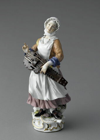 Statuette : joueuse de vielle, image 3/7