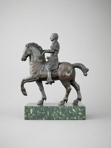 Statuette : cheval passant, image 2/3