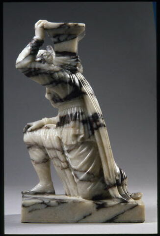 Statuette : prisonnier perse, image 3/8