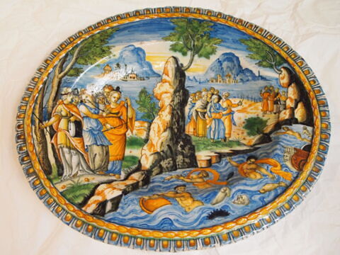 Plat ovale à reliefs : le passage de la Mer Rouge